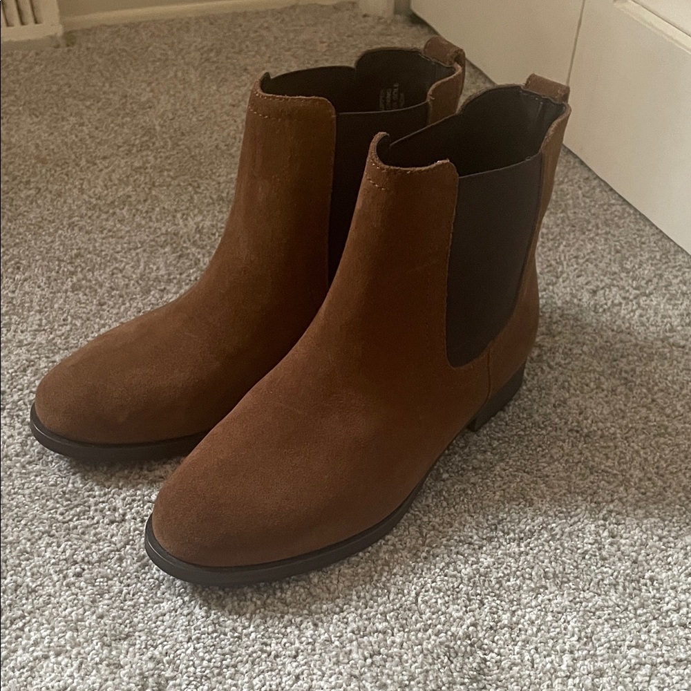 Milwaukee Boot Co Catt Chelsea Boots brown suede Sz 9 like new pull on